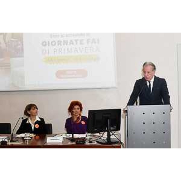L'assessore Scoccimarro nel corso del suo intervento - L'assessore Scoccimarro nel corso del suo intervento