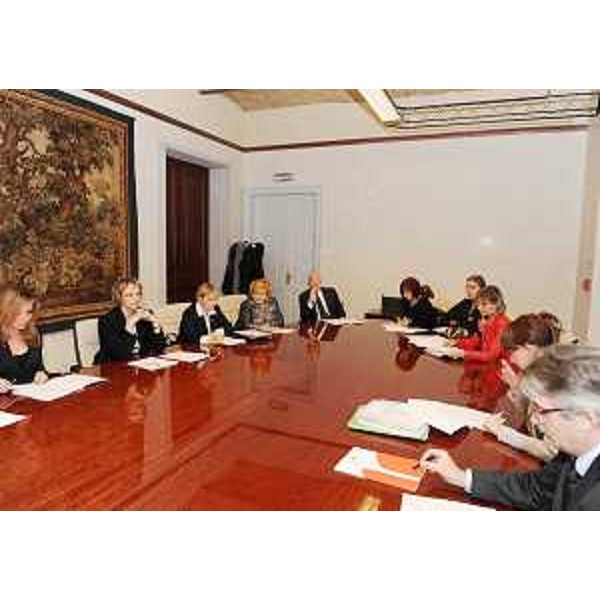 Renzo Tondo (Presidente Friuli Venezia Giulia) e Alessia Rosolen (Assessore regionale Pari Opportunità) all'avvio del tavolo tecnico per l'imprenditoria femminile, nella sede della Regione a Trieste. (Trieste 12/11/08)