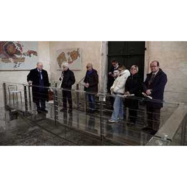 Il vice governatore Mario Anzil e l'assessore Barbara Zili con la delegazione pugliese durante la visita alla Basilica di Aquileia - Il vice governatore Mario Anzil e l'assessore Barbara Zili con la delegazione pugliese durante la visita alla Basilica di Aquileia