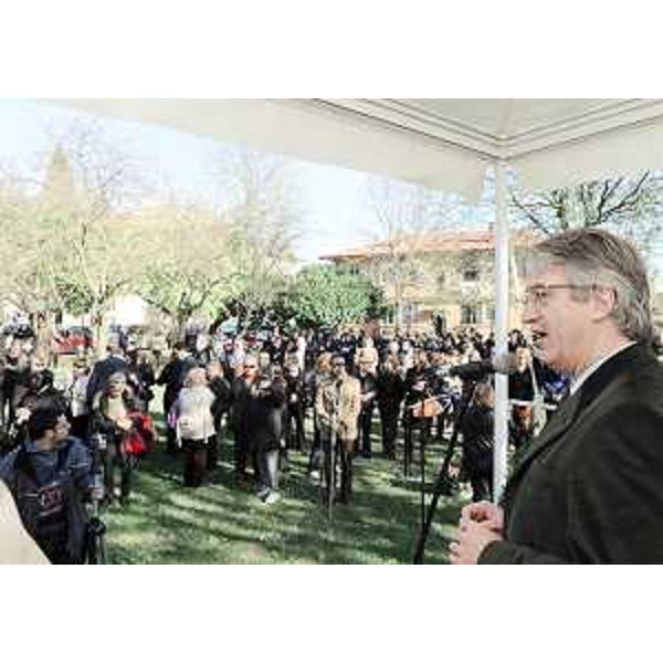 Renzo Tondo (Presidente Friuli Venezia Giulia) all'inaugurazione del monumento dedicato all'amicizia italo-armena, a Udine nel Rione Sant'Osvaldo. (Udine 15/11/08)
