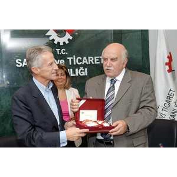 Riccardo Illy (Presidente Regione Friuli Venezia Giulia) con Ali Coskun (Ministro turco all'Industria e Commercio) durante l'incontro avvenuto ad Ankara. (Ankara 19/09/06)