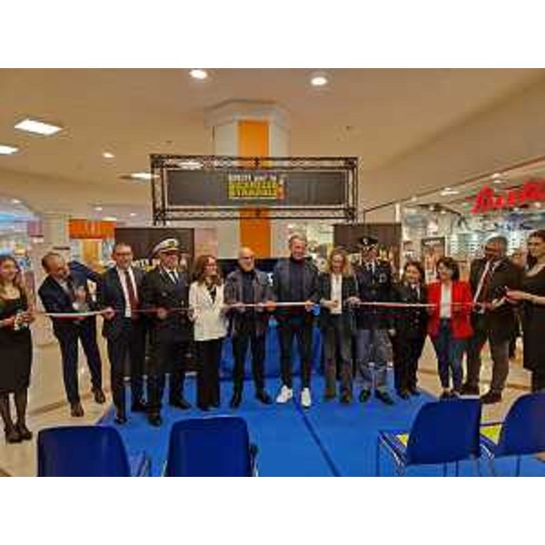 Al centro l'assessore Scoccimarro con gli altri partner istituzionali dell'iniziativa - Al centro l'assessore Scoccimarro con gli altri partner istituzionali dell'iniziativa