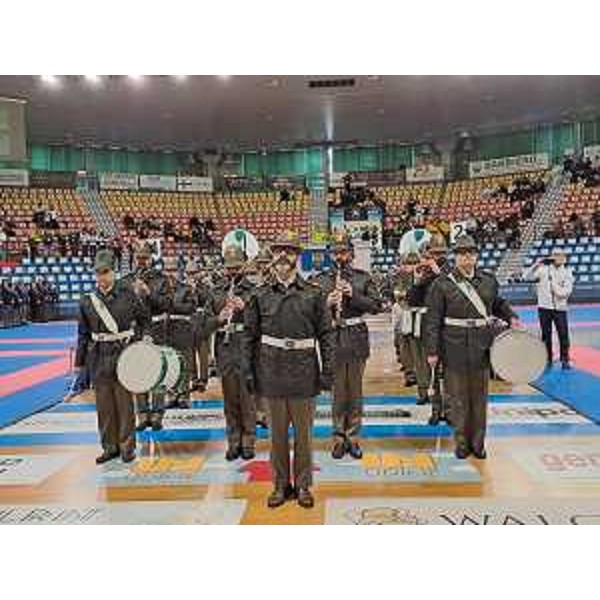 La Fanfara della Brigata Alpina Julia alla cerimonia di apertura del 18° Campionato Italiano di Karate - La Fanfara della Brigata Alpina Julia alla cerimonia di apertura del 18° Campionato Italiano di Karate