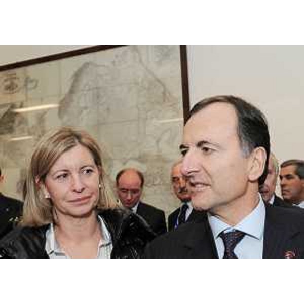 Sandra Savino (Assessore regionale Programmazione, Risorse economiche e finanziarie, Patrimonio e Servizi generali) e Franco Frattini (Ministro Affari esteri) a Trieste in occasione del vertice italo-tedesco. (Trieste 18/11/08) 