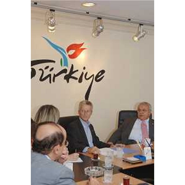 Riccardo Illy (Presidente Regione Friuli Venezia Giulia) con Atilla Koc (Ministro turco per il Turismo e le Attività Culturali) durante l'incontro avvenuto ad Ankara. (Ankara 19/09/06)