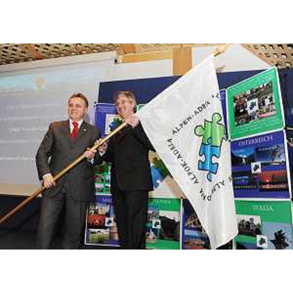 Hans Niessl (Governatore Burgenland) e Renzo Tondo (Presidente Comunità di Lavoro Alpe Adria e Presidente Friuli Venezia Giulia) nel corso dell'Assemblea plenaria della Comunità di Lavoro Alpe Adria-Pannonia, a Pamhagen. (Pamhagen 21/11/08)