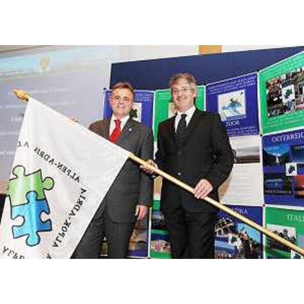 Hans Niessl (Governatore Burgenland) e Renzo Tondo (Presidente Comunità di Lavoro Alpe Adria e Presidente Friuli Venezia Giulia) nel corso dell'Assemblea plenaria della Comunità di Lavoro Alpe Adria-Pannonia, a Pamhagen. (Pamhagen 21/11/08)