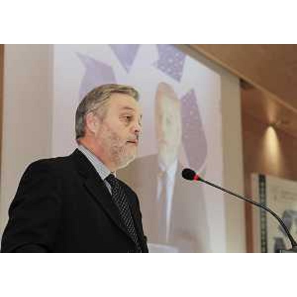 Vanni Lenna (Assessore regionale Ambiente) al Convegno "Verso il nuovo piano dei rifiuti solidi urbani. Idee, indirizzi, progettualità", nella sede regionale di Udine. (Udine 22/11/08)