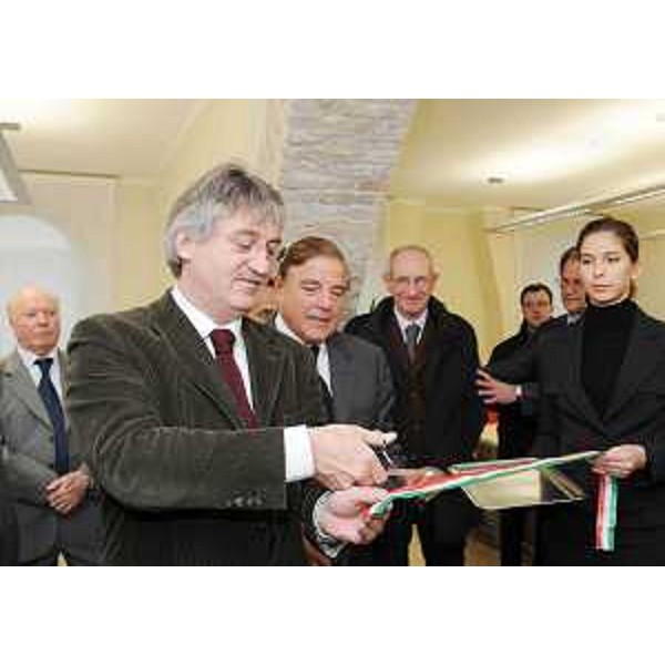 Renzo Tondo (Presidente Friuli Venezia Giulia) all'inaugurazione della Casa Lovaria, via Vittorio Veneto a Udine, ristrutturata dal gruppo Banca Popolare di Cividale. (Udine 24/11/08)