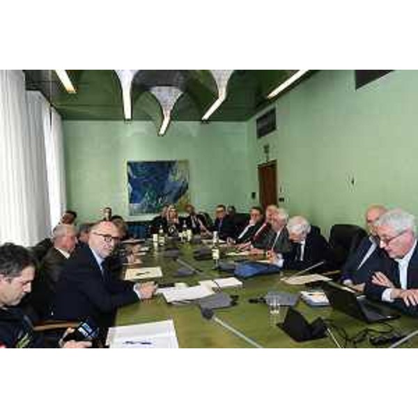 Il Comitato per listituzione dellarchivio storico del terremoto e della ricostruzione con l'assessore regionale Riccardo Riccardi - Il Comitato per listituzione dellarchivio storico del terremoto e della ricostruzione con l'assessore regionale Riccardo Riccardi