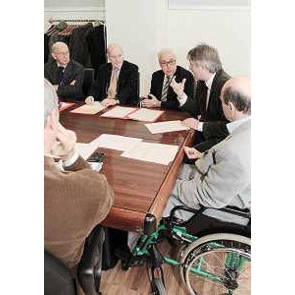 Renzo Tondo (Presidente Friuli Venezia Giulia) e Vladimir Kosic (Assessore regionale Salute e Protezione sociale) con rappresentanti di tre Fondazioni bancarie e della Consulta regionale delle Associazioni di disabili, a Udine. (Udine 24/11/08)