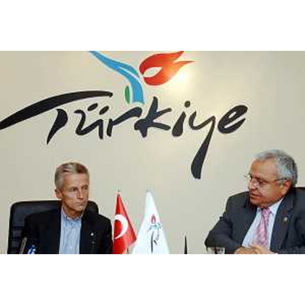 Riccardo Illy (Presidente Regione Friuli Venezia Giulia) con Atilla Koc (Ministro turco per il Turismo e le Attività Culturali) durante l'incontro avvenuto ad Ankara. (Ankara 19/09/06)