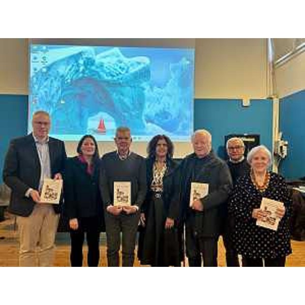 Da sinistra il presidente del Cr, Mauro Bordin alla presentazione del libro " Cenni sulla parrocchia arcipretale di San Giorgio di Nogaro". - Da sinistra il presidente del Cr, Mauro Bordin alla presentazione del libro " Cenni sulla parrocchia arcipretale di San Giorgio di Nogaro".