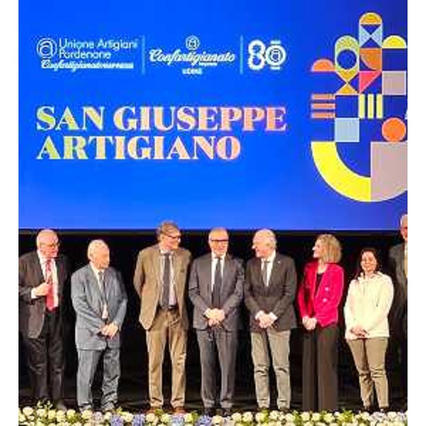 L'assessore regionale Bini al teatro Benois De Cecco di Codroipo alla cerimonia di premiazione degli artigiani - L'assessore regionale Bini al teatro Benois De Cecco di Codroipo alla cerimonia di premiazione degli artigiani