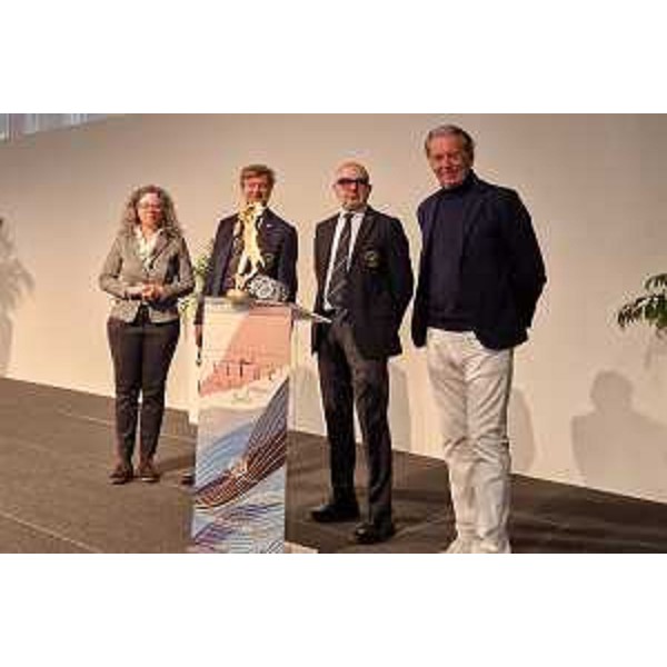 Lassessore alla Difesa dellambiente Fabio Scoccimarro (primo a destra) allevento "Esperienze di Vitae2025 - Gran Galà dei vini Top". - Lassessore alla Difesa dellambiente Fabio Scoccimarro (primo a destra) allevento "Esperienze di Vitae2025 - Gran Galà dei vini Top".