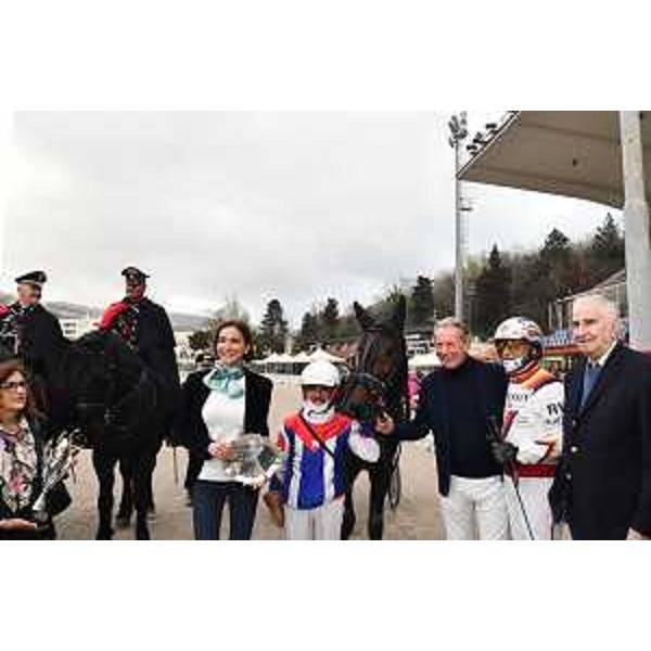 Lassessore alla Difesa dellambiente Fabio Scoccimarro (terzo da destra) alle premiazioni del Gran premio Giorgio Jegher. - Lassessore alla Difesa dellambiente Fabio Scoccimarro (terzo da destra) alle premiazioni del Gran premio Giorgio Jegher.