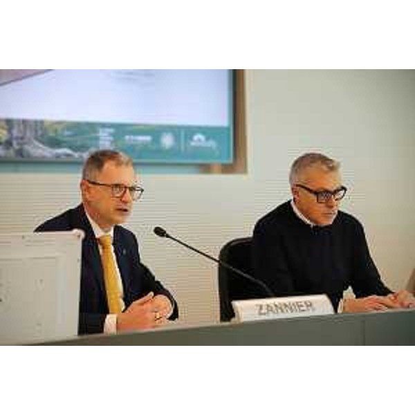 Gli assessori regionali Stefano Zannier e Sergio Emidio Bini durante la conferenza stampa di oggi a Udine - Gli assessori regionali Stefano Zannier e Sergio Emidio Bini durante la conferenza stampa di oggi a Udine 