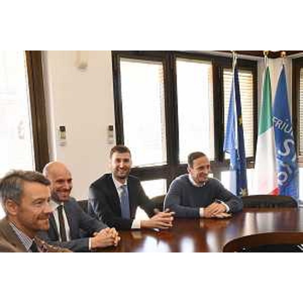 Il governatore Massimiliano Fedriga (primo a destra) - Il governatore Massimiliano Fedriga (primo a destra)