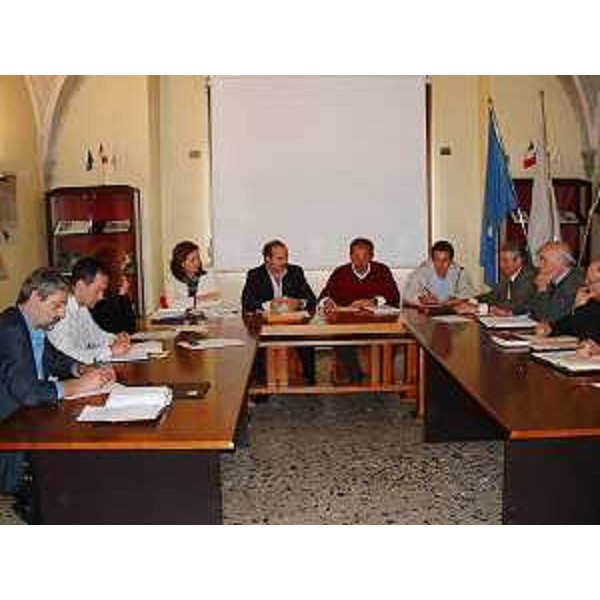 Gianfranco Moretton (Vicepresidente Friuli Venezia Giulia) incontra i sindaci dei Comuni della Val Canale-Canal del Ferro colpiti dall'alluvione. (Malborghetto 24/09/03)