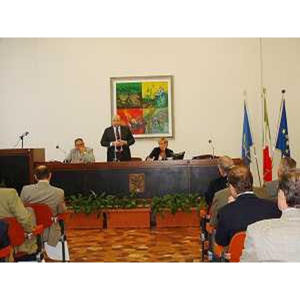 Enrico Bertossi (Assessore regionale Turismo) presenta il progetto globale di promozione turistica pluriennale. (Udine 25/09/03)