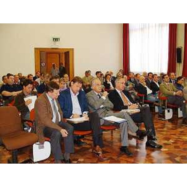 Partecipanti alla presentazione di Enrico Bertossi (Assessore regionale Turismo) del progetto globale di promozione turistica pluriennale. (Udine 25/09/03)