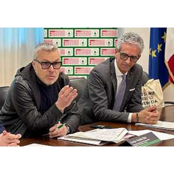 L'assessore Bini e Fabrizio Cicero, direttore regionale di Despar Nord per il Friuli Venezia Giulia. - L'assessore Bini e Fabrizio Cicero, direttore regionale di Despar Nord per il Friuli Venezia Giulia. 