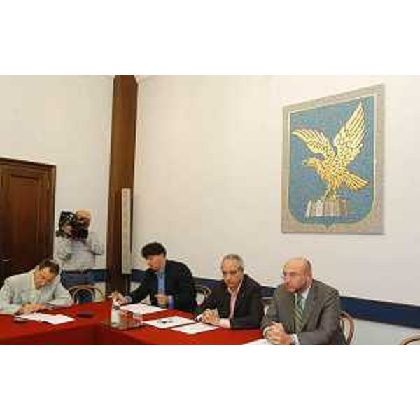 Conferenza stampa al termine della riunione di Giunta. Angelo Baiguera (Portavoce Illy), Gianni Pecol Cominotto (Assessore regionale Personale), Enrico Bertossi (Assessore regionale Attività produttive.). (Trieste 03/10/03)