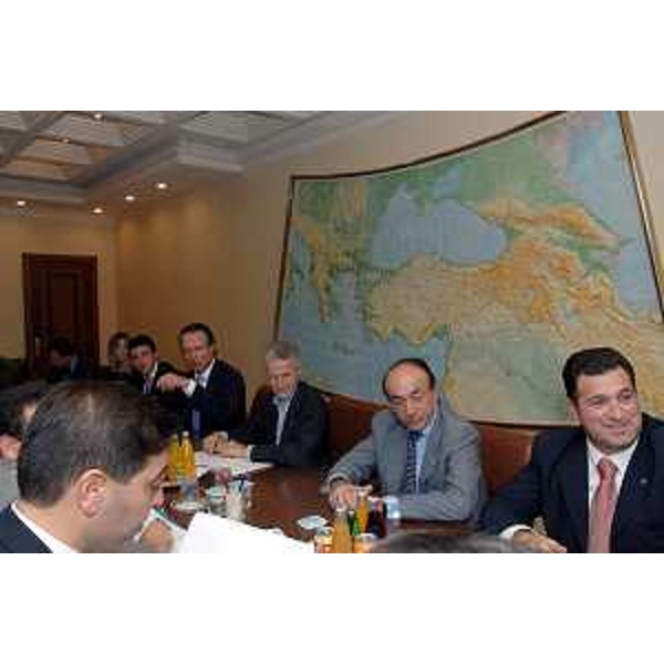 Riccardo Illy (Presidente Regione Friuli Venezia Giulia) con Franco Iacop (Assessore regionale per le relazioni internazionali, comunitarie e autonomie locali), Carlo Marsili (Ambasciatore d'Italia ad Ankara) e Klaus Klipp (Segretario Generale ARE) all'incontro con la delegazione delle Province turche. (Istanbul 20/09/06)