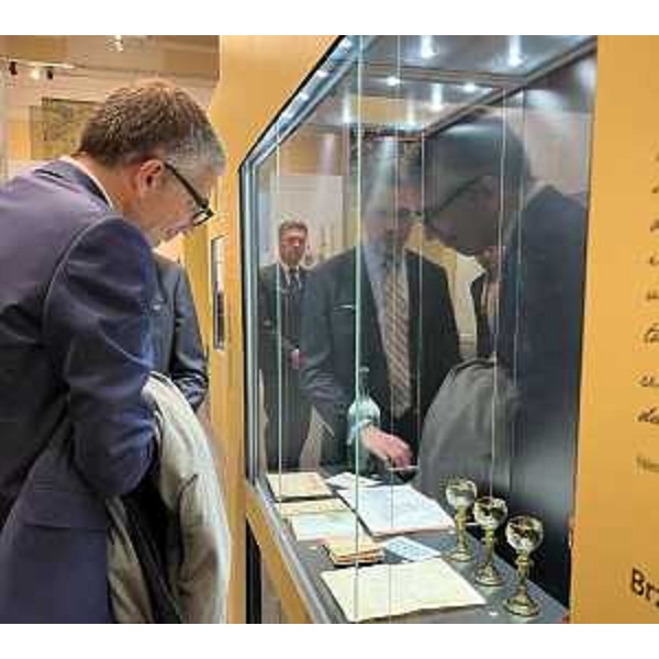 Lassessore alle Autonomie locali Pierpaolo Robert in visita alla mostra "Vi scrivo da Dolina vicino Trieste", ospitata dal Museo nazionale di Lubiana. - Lassessore alle Autonomie locali Pierpaolo Robert in visita alla mostra "Vi scrivo da Dolina vicino Trieste", ospitata dal Museo nazionale di Lubiana.