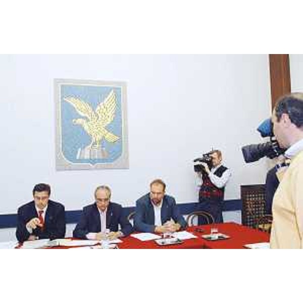 Ezio Beltrame (Assessore regionale Salute), Gianni Pecol Cominotto (Assessore regionale Personale) e Roberto Cosolini (Assessore regionale Lavoro) in conferenza stampa al termine della riunione di Giunta nella sede della Regione a Trieste. (Trieste 10/10/03)
