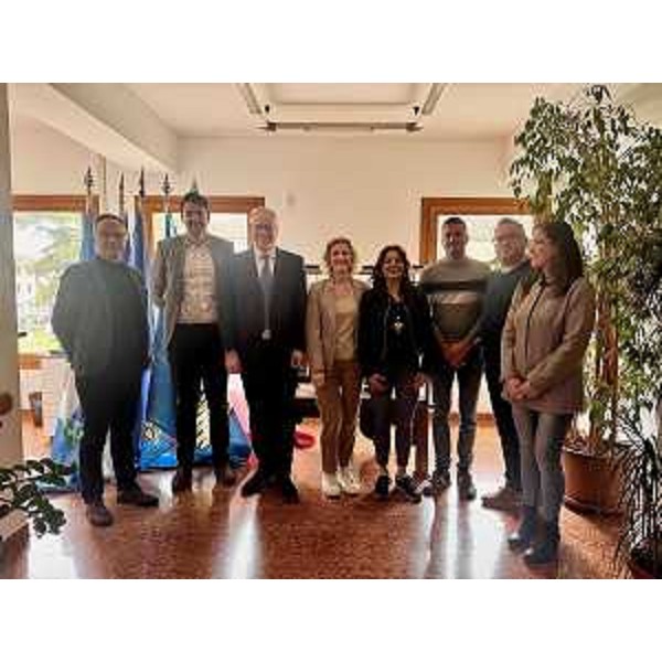 La foto di gruppo con il presidente del Cr Fvg Mauro Bordin, terzo da sinistra, assieme alla Giunta comunale di Sedegliano - La foto di gruppo con il presidente del Cr Fvg Mauro Bordin, terzo da sinistra, assieme alla Giunta comunale di Sedegliano