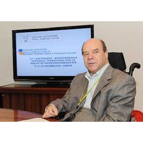 Vladimir Kosic (Assessore regionale Salute e Protezione sociale) nel corso della presentazione dell'attività del gruppo di lavoro che ha affrontato il tema della continuità assistenziale ospedale - territorio per le malattie croniche e le disabilità gravi, a Udine. (Udine 03/12/08)