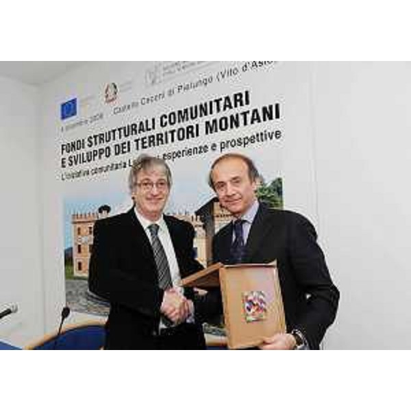 Renzo Tondo (Presidente Friuli Venezia Giulia) e Andrea Ronchi (Ministro Politiche europee) al Convegno "Fondi strutturali comunitari e sviluppo dei territori montani. L'iniziativa comunitaria 'Leader+': esperienze e prospettive", al Castello Ceconi di Pielungo di Vito d'Asio. (Pielungo di Vito d'Asio 04/12/08)