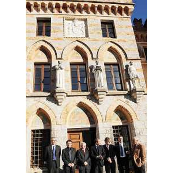 Renzo Tondo (Presidente Friuli Venezia Giulia) e Andrea Ronchi (Ministro Politiche europee) al Castello Ceconi di Pielungo di Vito d'Asio per il Convegno "Fondi strutturali comunitari e sviluppo dei territori montani. L'iniziativa comunitaria 'Leader+': esperienze e prospettive". (Pielungo di Vito d'Asio 04/12/08)
