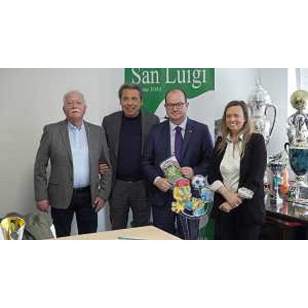 Da sinistra, il presidente del San Luigi Ezio Peruzzo, il presidente del Comitato Regionale Friuli Venezia Giulia della Lega Nazionale Dilettanti Ermes Canciani, il vicegovernatore Mario Anzil e l'assessore comunale di Trieste Elisa Lodi. - Da sinistra, il presidente del San Luigi Ezio Peruzzo, il presidente del Comitato Regionale Friuli Venezia Giulia della Lega Nazionale Dilettanti Ermes Canciani, il vicegovernatore Mario Anzil e l'assessore comunale di Trieste Elisa Lodi.