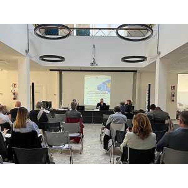 La sala dell' Urban Center Trieste che ha ospitato il convegno - La sala dell' Urban Center Trieste che ha ospitato il convegno