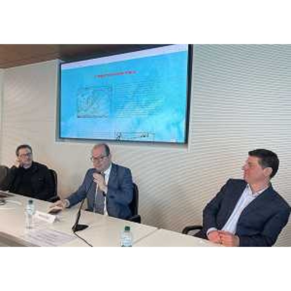 Il vicegovernatore Mario Anzil nel corso del suo intervento - Il vicegovernatore Mario Anzil nel corso del suo intervento