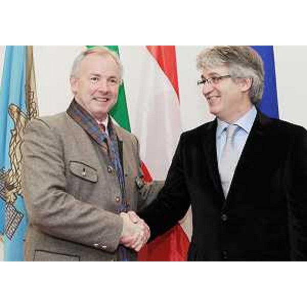 Gerhard Doerfler (Governatore Carinzia) Renzo Tondo (Presidente Friuli Venezia Giulia) nella sede del Consorzio per lo Sviluppo Industriale di Tolmezzo - CO.S.IN.T. (Tolmezzo 06/12/08)