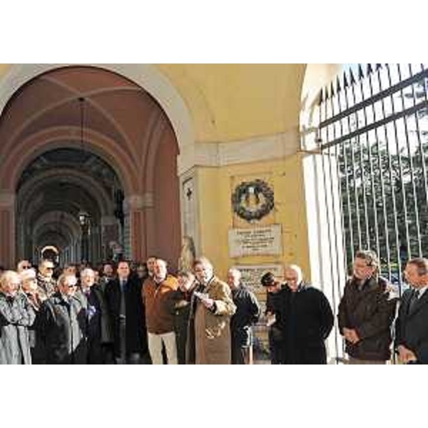 Renzo Tondo (Presidente Friuli Venezia Giulia) partecipa al ricordo del senatore Loris Fortuna nel 23° anno dalla scomparsa, al cimitero di Udine. (Udine 07/12/08)