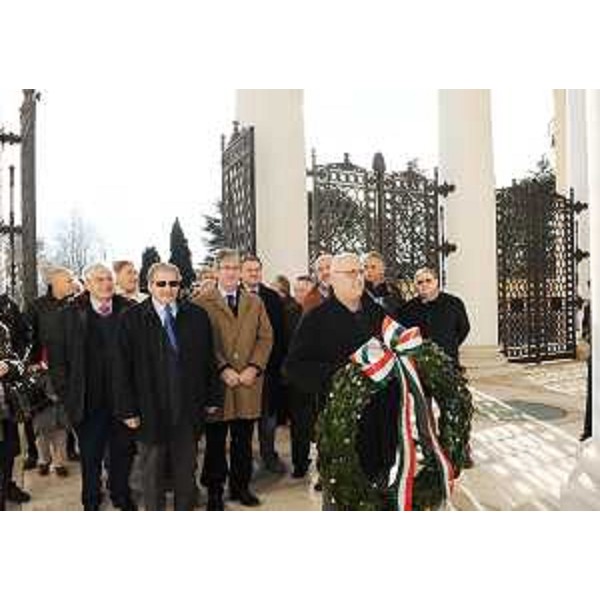 Renzo Tondo (Presidente Friuli Venezia Giulia) partecipa al ricordo del senatore Loris Fortuna nel 23° anno dalla scomparsa, al cimitero di Udine. (Udine 07/12/08)