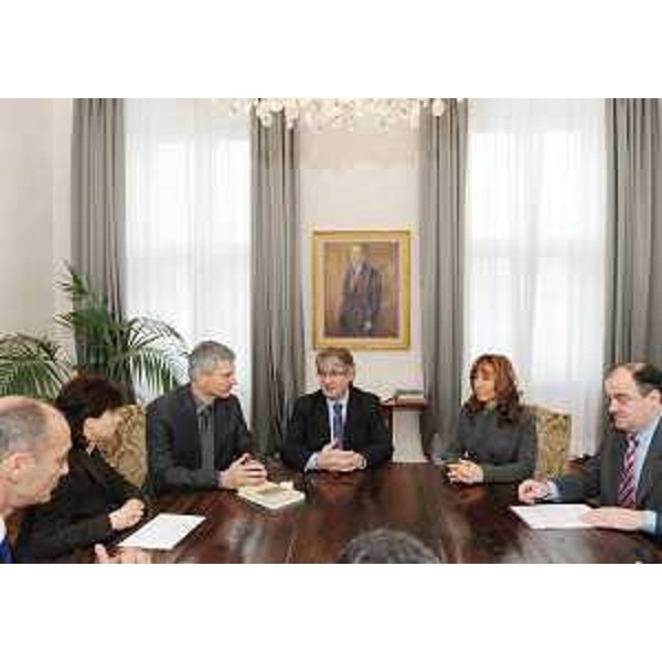 Renzo Tondo (Presidente Friuli Venezia Giulia) con Nebojsa Bradic (Ministro Cultura Serbia) e Vladimr Nikolic (Console generale Serbia a Trieste), presente Roberto Molinaro (Assessore regionale Cultura), nella sede della Regione a Trieste. (Trieste 09/12/08)