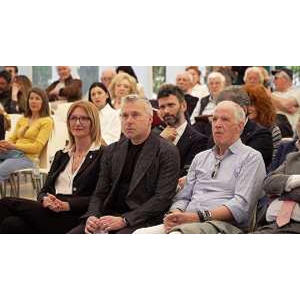 L'assessore Bini con il sindaco di Lignano Sabbiadoro Laura Giorgi - L'assessore Bini con il sindaco di Lignano Sabbiadoro Laura Giorgi