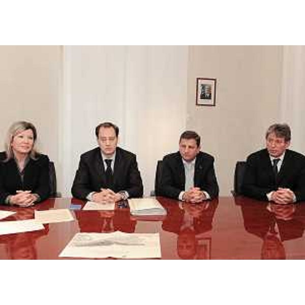 Luca Ciriani (Vicepresidente FVG e Assessore regionale Turismo) e Silvana Olivotto (Sindaco Grado) nel corso dell'incontro per la valorizzazione delle risorse termali di Grado. (Trieste 09/12/08)