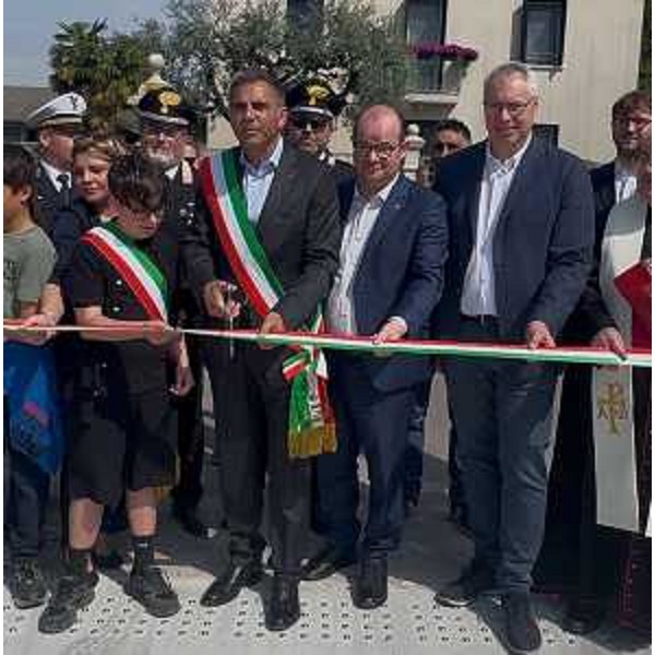 Il sindaco Fabrizio Matiussi con il vicepresidente della Regione Mario Anzil e il presidente del Cr Mauro Bordin - Il sindaco Fabrizio Matiussi con il vicepresidente della Regione Mario Anzil e il presidente del Cr Mauro Bordin