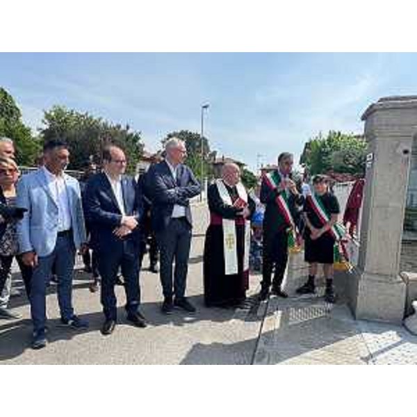 Un momento dell'inaugurazione del parco di Via Dante - Un momento dell'inaugurazione del parco di Via Dante