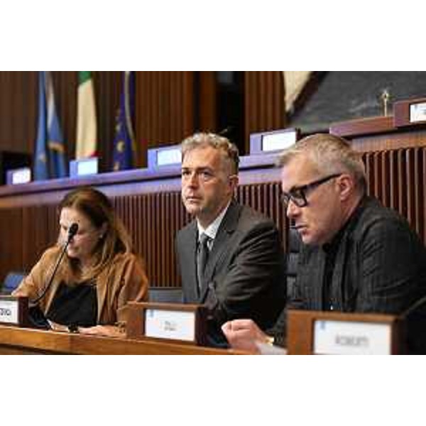 Il presidente Balloch, al centro, accanto all'assessore Sergio Emidio Bini - Il presidente Balloch, al centro, accanto all'assessore Sergio Emidio Bini