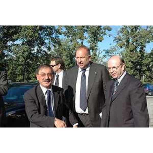 Roberto Cosolini (Assessore regionale al lavoro, formazione, università e ricerca) con Fabio Mussi (Ministro dell'Università e della Ricerca) e Iginio Marson (Presidente OGS Trieste). (Trieste 20/09/06)