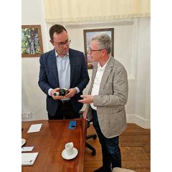 L'assessore Stefano Zannier con il sindaco di Bento Goncalves, Diogo Siqueira. - L'assessore Stefano Zannier con il sindaco di Bento Goncalves, Diogo Siqueira.