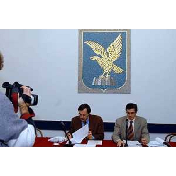 Ezio Beltrame (Assessore regionale alla salute e protezione sociale), Tessarolo in conferenza stampa sul Programma Obiettivo 2. (Trieste, 22/12/03)