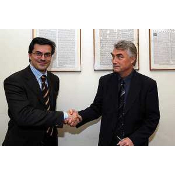 Ezio Beltrame (Assessore regionale alla salute e protezione sociale), Damjan Logar (Segretario di Stato agli Affari Esteri del Governo di Lubiana). (Villa Manin di Passariano 01/12/03)